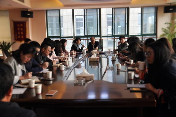 平博手机版集团召开2017年度年轻人才培养专题座谈会