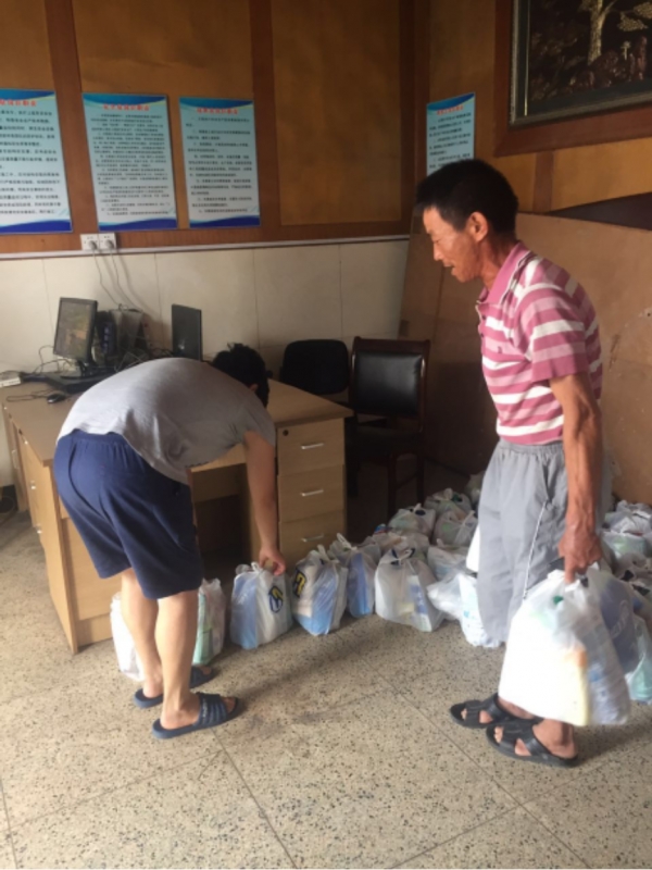 三伏高温送清凉  致敬一线平博手机版人